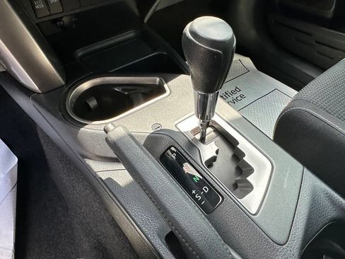 Used 2018 Toyota RAV4 XLE FWD image 35