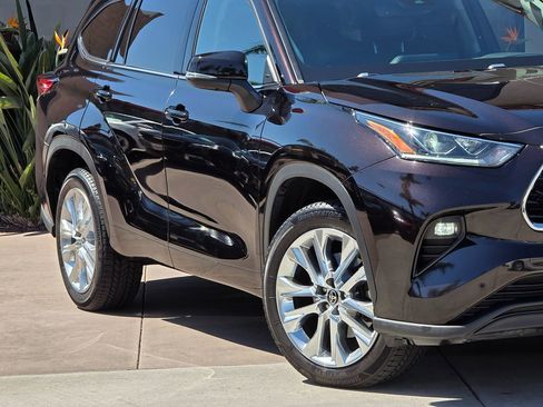 Used 2022 Toyota Highlander Limited image 4