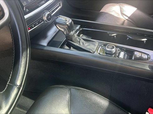 Used 2020 Volvo S60 T5 Momentum FWD image 19