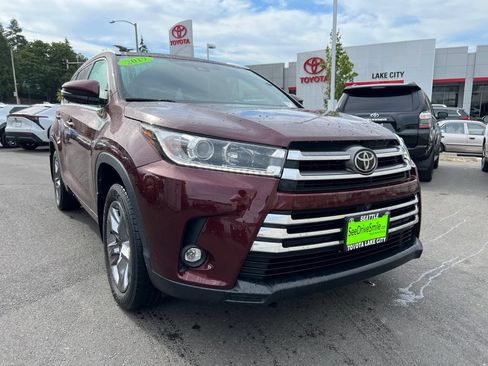Used 2019 Toyota Highlander Limited Platinum AWD/4WD image 1