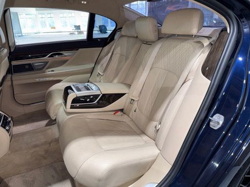 Used 2016 BMW 750i xDrive AWD/4WD image 11