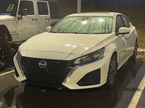 Used 2023 Nissan Altima 2.5 SV w/ SV Premium Package image 6