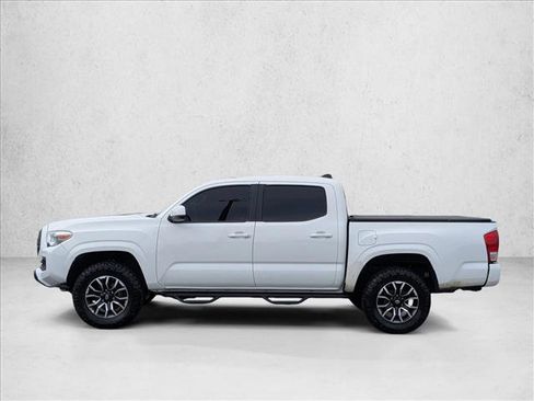 Used 2017 Toyota Tacoma SR image 8