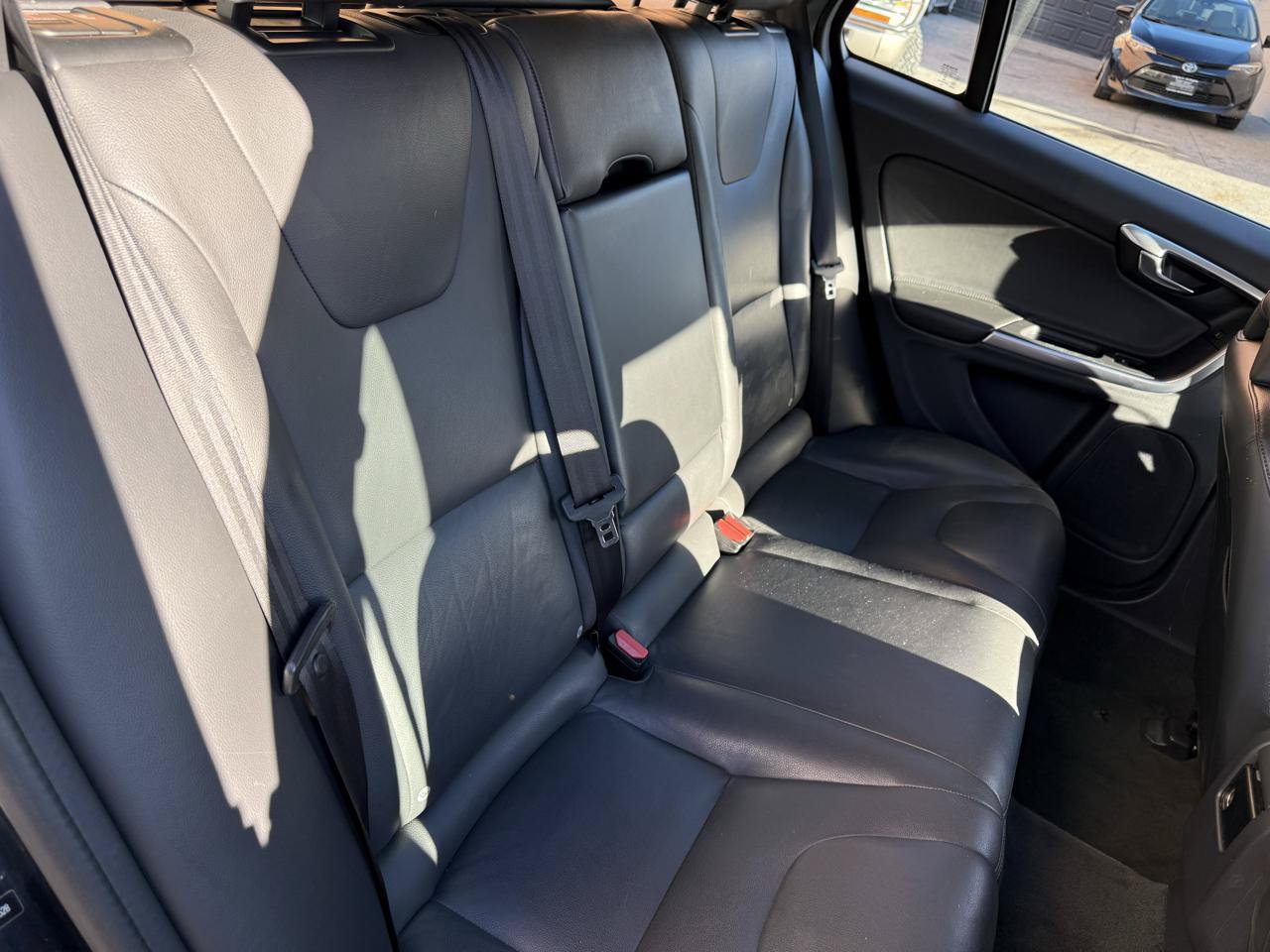 Used 2017 Volvo V60 T5 Premier w/ Convenience Package FWD image 8