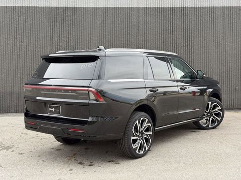 New 2026 Lincoln Navigator Reserve image 7