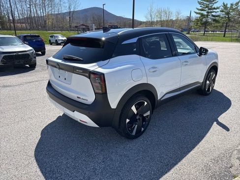 New 2026 Nissan Kicks SR w/ SR Premium Package AWD/4WD image 24