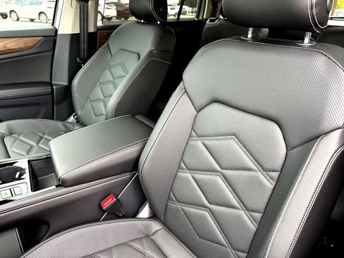 New 2026 Volkswagen Atlas SE FWD image 11
