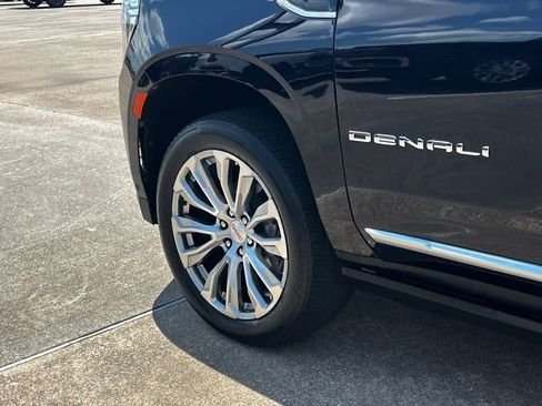 Used 2023 GMC Yukon XL Denali w/ Denali Reserve Package RWD image 17