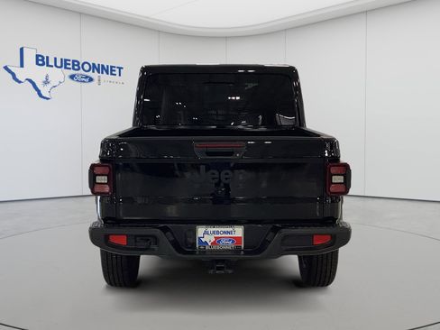 Used 2025 Jeep Gladiator Sport w/ Premium Package AWD/4WD image 6