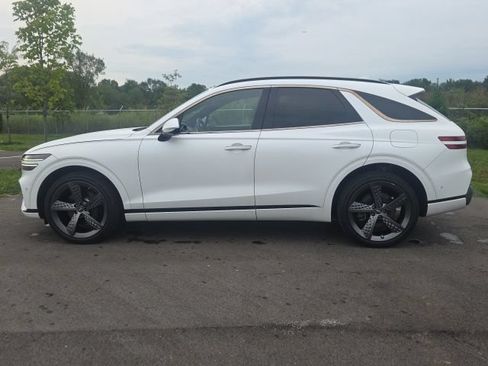 Used 2022 Genesis GV70 3.5T Sport w/ Sport Prestige Package AWD/4WD image 16