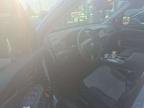 Used 2025 Honda Ridgeline Sport+ image 9