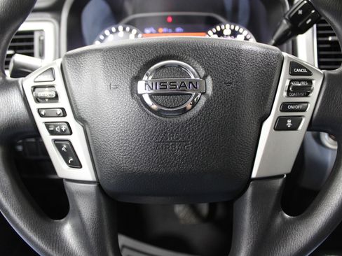 Used 2021 Nissan Titan SV image 8