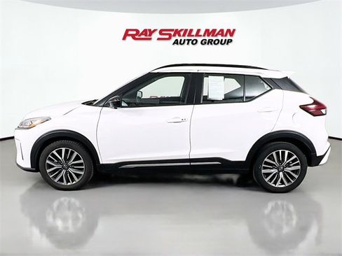 Used 2024 Nissan Kicks SR image 4