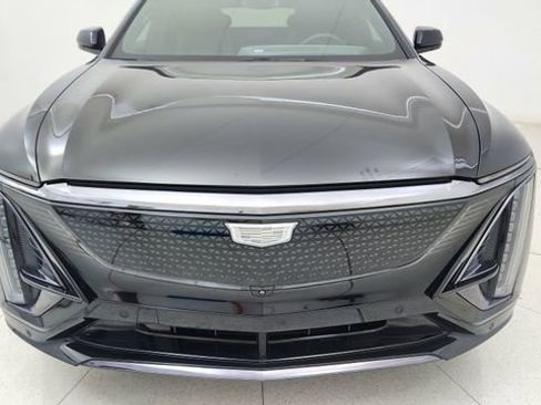 Used 2025 Cadillac Lyriq Sport AWD/4WD image 8