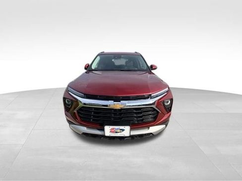 Certified 2025 Chevrolet TrailBlazer LT w/ LT Cold Weather Package AWD/4WD image 3