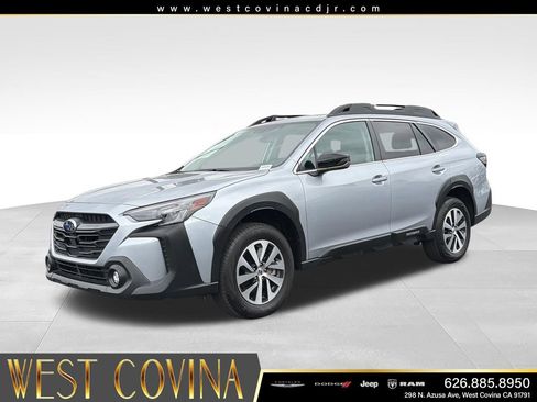 Used 2025 Subaru Outback Premium AWD/4WD image 3