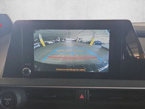Used 2025 Toyota Prius LE FWD image 14