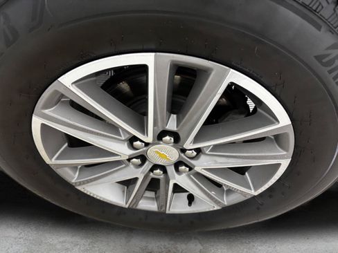 Used 2024 Chevrolet Traverse LT FWD image 9