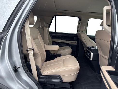 Used 2023 Ford Expedition XLT image 23