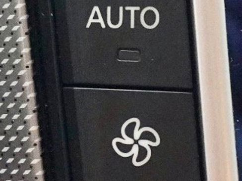 Used 2017 INFINITI Q50 Signature Edition w/ All Weather Package (L93) image 23