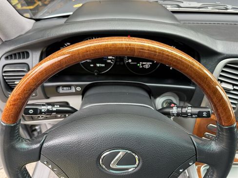 Used 2005 Lexus LX 470 4WD image 53