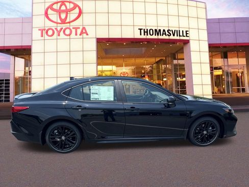 New 2025 Toyota Camry SE image 4