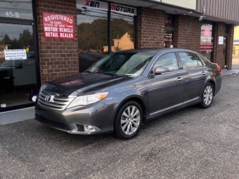 Used 2011 Toyota Avalon Limited image 1