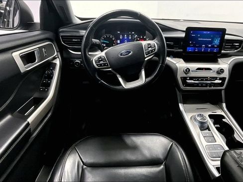 Used 2021 Ford Explorer XLT w/ Equipment Group 202A RWD image 6