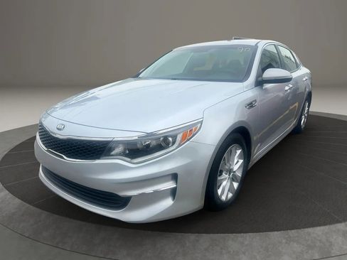 Used 2018 Kia Optima LX w/ 17" Alloy Wheels Package FWD image 1