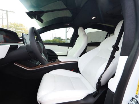Used 2022 Tesla Model X AWD/4WD image 16