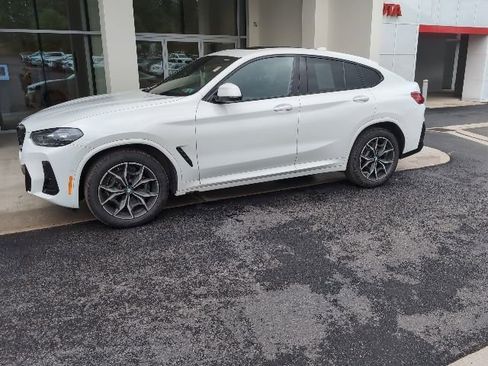 Used 2025 BMW X4 xDrive30i w/ Premium Package AWD/4WD image 5