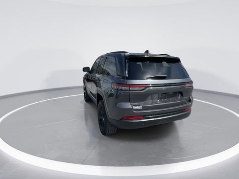 Used 2023 Jeep Grand Cherokee Altitude AWD/4WD image 6