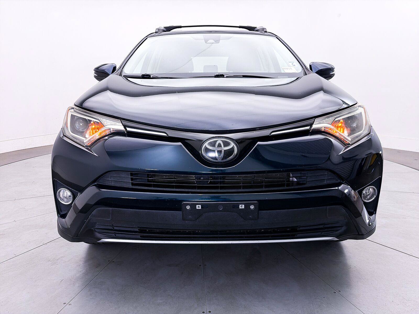 Used 2017 Toyota RAV4 XLE AWD/4WD image 2
