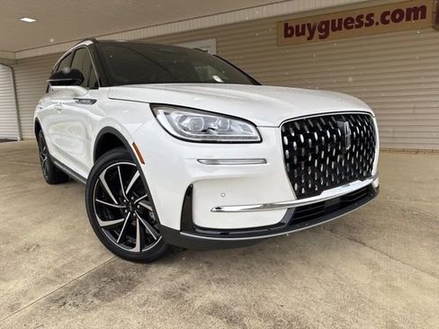 Used 2025 Lincoln Corsair Reserve w/ Equipment Group 202A image 2