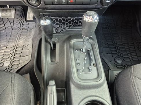 Used 2015 Jeep Wrangler Unlimited Sport w/ Quick Order Package 24S AWD/4WD image 23