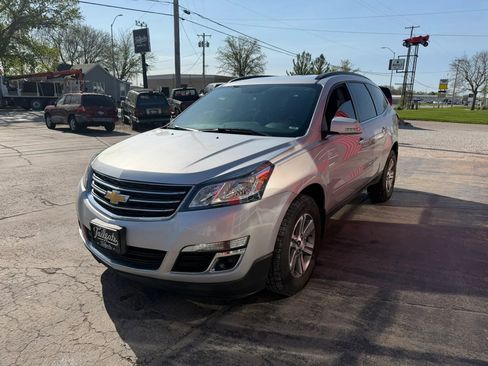 Used 2017 Chevrolet Traverse LT FWD image 4