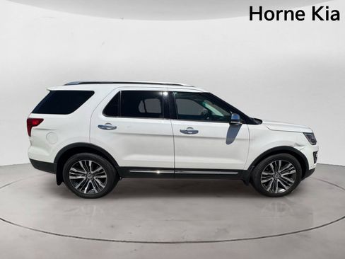 Used 2017 Ford Explorer Platinum AWD/4WD image 3