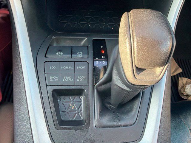 Used 2022 Toyota RAV4 LE AWD/4WD image 20