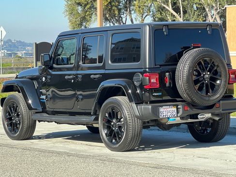 Used 2022 Jeep Wrangler Unlimited Sahara image 6