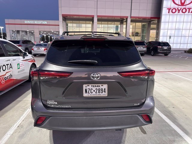 Used 2020 Toyota Highlander XLE FWD image 6
