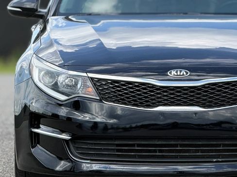 Used 2018 Kia Optima LX w/ 17" Alloy Wheels Package FWD image 11