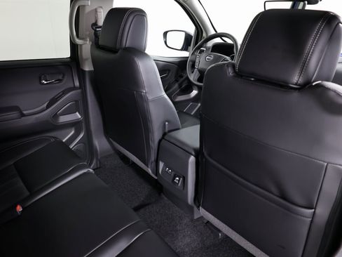 Used 2024 Nissan Frontier SL w/ Technology Package image 41