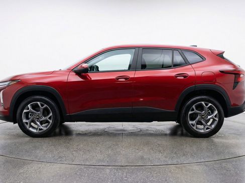 Used 2025 Chevrolet Trax LT w/ LT Convenience Package image 5