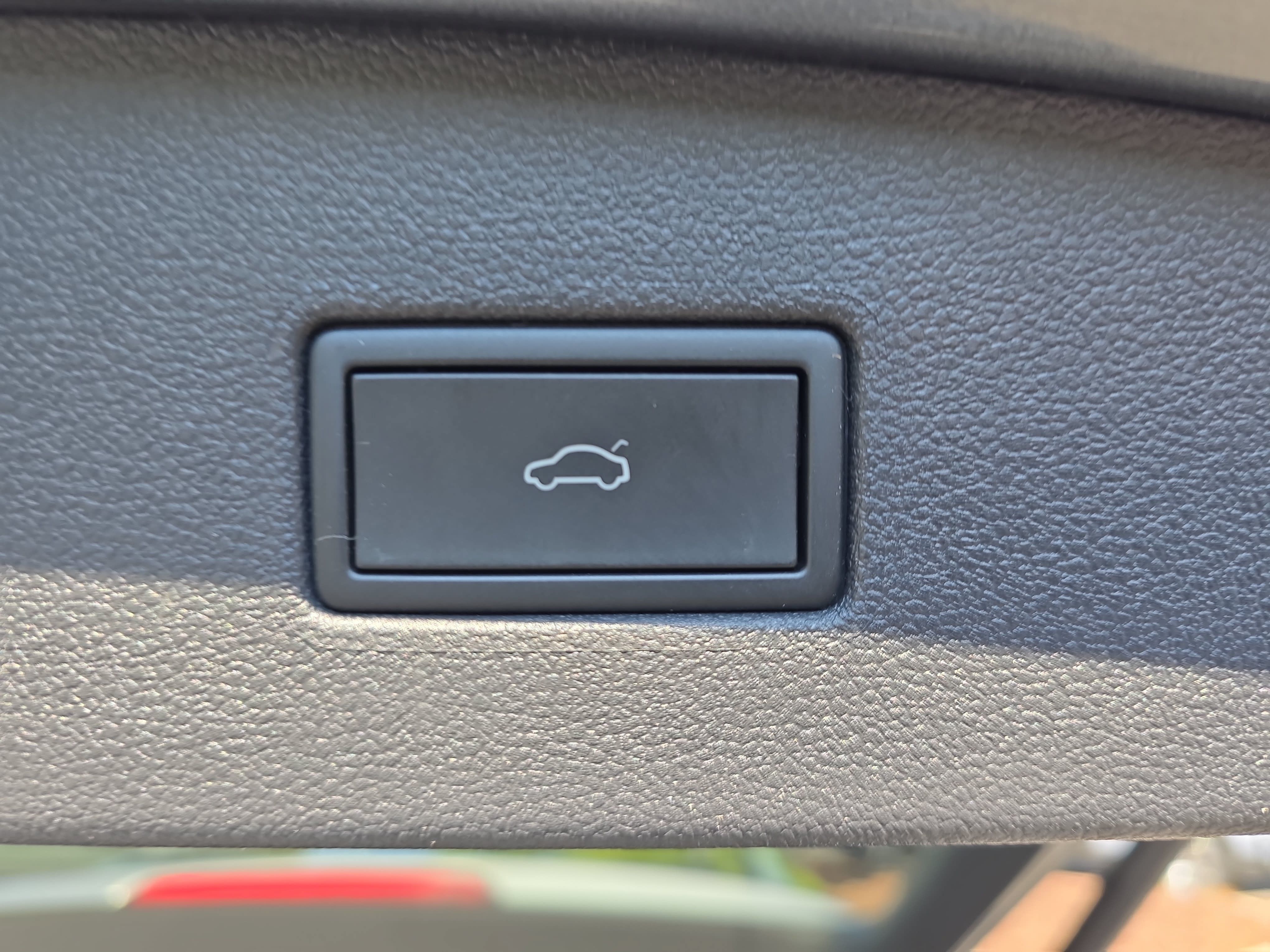 Certified 2024 Volkswagen Tiguan SE FWD image 14
