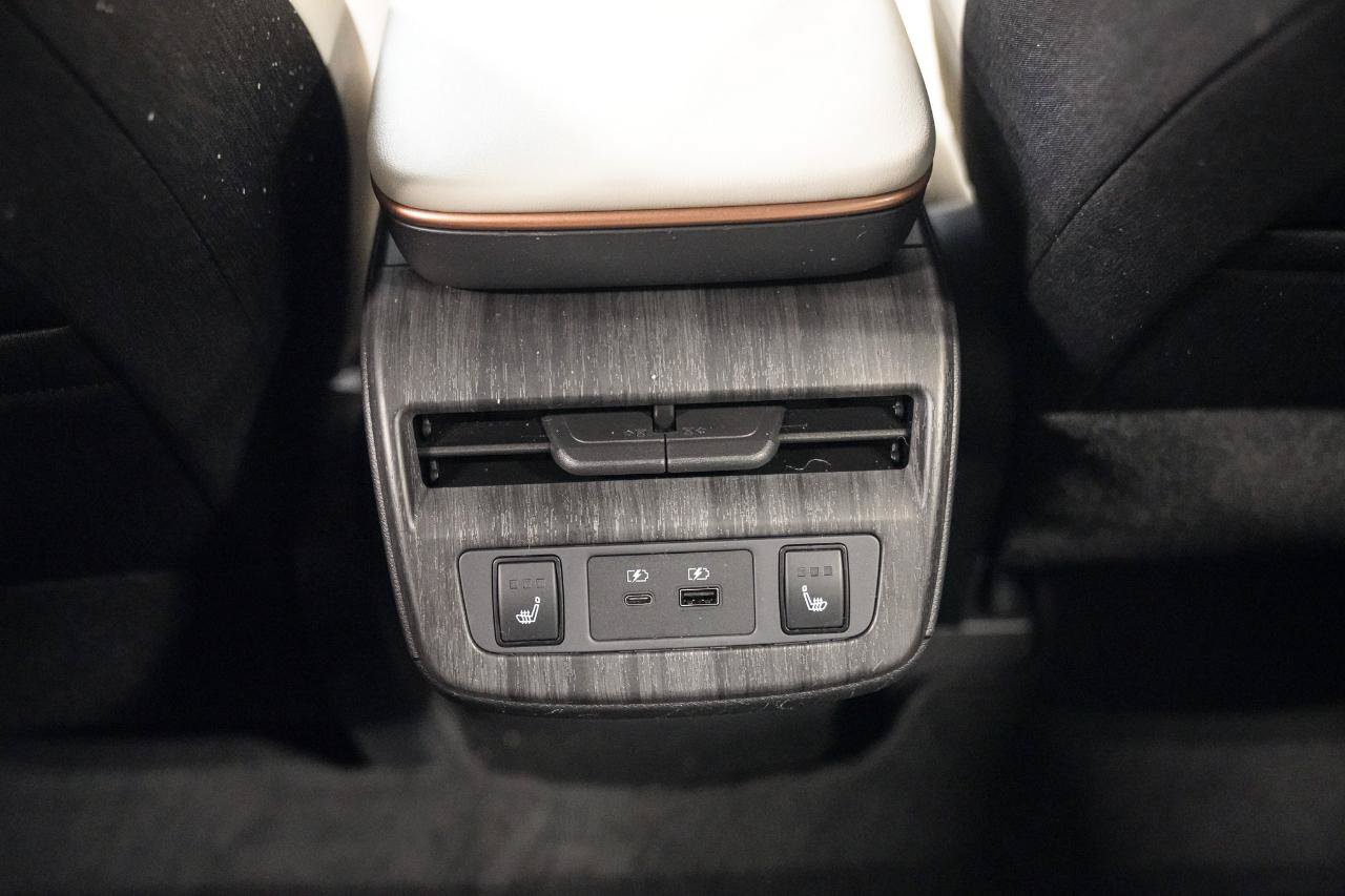 Used 2023 Nissan Ariya FWD image 30
