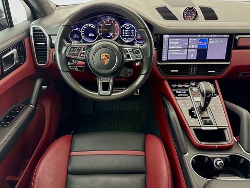 Certified 2021 Porsche Cayenne Turbo S AWD/4WD image 25
