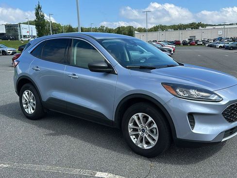 Used 2022 Ford Escape SE w/ Convenience Package image 2