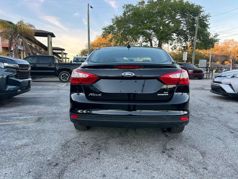 Used 2013 Ford Focus SE FWD image 2