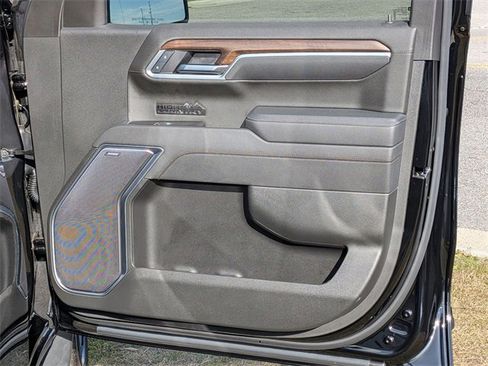 Used 2025 Chevrolet Silverado 1500 High Country w/ High Country Premium Package image 36