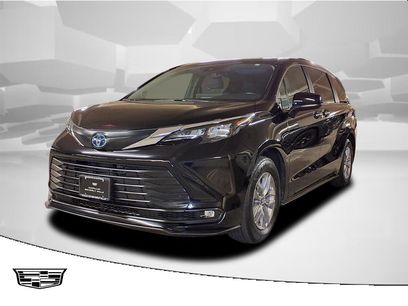 Used 2025 Toyota Sienna XLE
